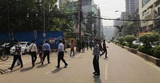 এফআর টাওয়ারে আগুন, বনানী সড়কে যান চলাচল বন্ধ