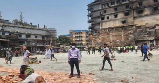 চৌকি বিছিয়ে ব্যবসার সুযোগ দিতে প্রস্তুত হচ্ছে বঙ্গবাজার চৌকি বিছিয়ে ব্যবসার সুযোগ দিতে প্রস্তুত হচ্ছে বঙ্গবাজার