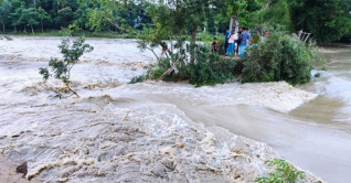 ভারী বৃষ্টিতে আগস্টেও বন্যার শঙ্কা ভারী বৃষ্টিতে আগস্টেও বন্যার শঙ্কা