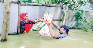 বন্যাকবলিত এলাকায় খাদ্য ও বিশুদ্ধ পানির সংকট বন্যাকবলিত এলাকায় খাদ্য ও বিশুদ্ধ পানির সংকট