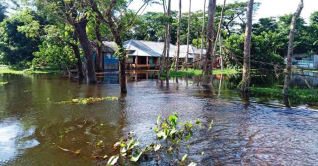 বন্যা রূপ নিয়েছে স্থায়ী জলাবদ্ধতায়, এখনও ১৩ লাখ মানুষ পানিবন্দি বন্যা রূপ নিয়েছে স্থায়ী জলাবদ্ধতায়, এখনও ১৩ লাখ মানুষ পানিবন্দি