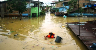 ইন্দোনেশিয়ায় ভূমিধসে ১৫ জনের মৃত্যু