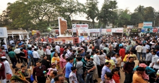 বইমেলা : বৃষ্টিতে ছন্দপতন, শেষ দিন কাল বইমেলা : বৃষ্টিতে ছন্দপতন, শেষ দিন কাল