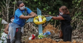 করোনায় ব্রাজিলে একদিনে ১২শ’র বেশি মানুষের মৃত্যু