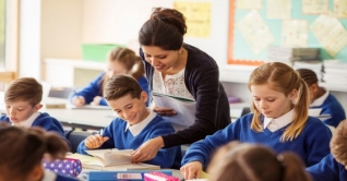 ব্রিটেনে স্কুল খুলছে ৮ মার্চ ব্রিটেনে স্কুল খুলছে ৮ মার্চ