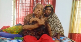অনুতপ্ত সন্তানরা ফিরিয়ে নিলেন সেই বৃদ্ধা মা’কে