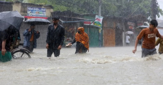 ভারী বৃষ্টিপাত নিয়ে আবহাওয়া অফিসের সতর্কবার্তা ভারী বৃষ্টিপাত নিয়ে আবহাওয়া অফিসের সতর্কবার্তা