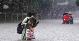 জলাবদ্ধতায় চলাচলে যেসব ভুলে ঘটতে পারে দুর্ঘটনা, সতর্ক হোন 