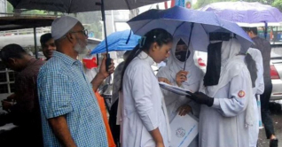 এইচএসসি দ্বিতীয় দিনেও বৃষ্টি, দেরি হলে সময় বাড়িয়ে পরীক্ষা