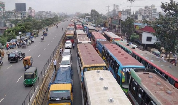 ঘরমুখো মানুষ, সাভার মহাসড়কে তীব্র যানজট