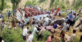 নেপালে বাস দুর্ঘটনায় দুই শিশুসহ নিহত ১৮ নেপালে বাস দুর্ঘটনায় দুই শিশুসহ নিহত ১৮