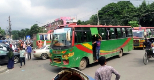 ক্যাম্পাসে ফিরে গেলেন শিক্ষার্থীরা, যান চলাচল স্বাভাবিক