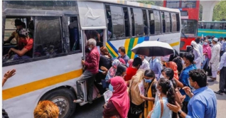 গণপরিবহনে নতুন ভাড়া কার্যকর, দুর্ভোগে সাধারণ মানুষ