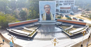 রাজশাহীতে বঙ্গবন্ধুর সবচেয়ে বড় প্রতিকৃতি নির্মাণ রাজশাহীতে বঙ্গবন্ধুর সবচেয়ে বড় প্রতিকৃতি নির্মাণ