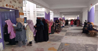 চাকসু নির্বাচন: ভোট দিতে এসে শিক্ষার্থীদের উচ্ছ্বাস