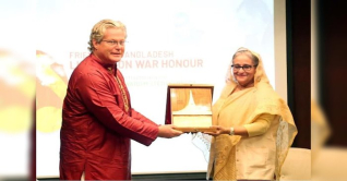 কেনেডি জুনিয়রকে ‘ফ্রেন্ডস অব বাংলাদেশ’ পদক দিলেন প্রধানমন্ত্রী