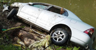 পিরোজপুরে প্রাইভেটকার খালে পড়ে ৪ শিশুসহ নিহত ৮ পিরোজপুরে প্রাইভেটকার খালে পড়ে ৪ শিশুসহ নিহত ৮