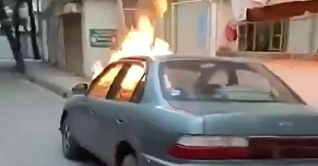 ধানমন্ডি-২৭ নম্বরে প্রাইভেট কারে আগুন ধানমন্ডি-২৭ নম্বরে প্রাইভেট কারে আগুন