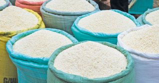 ধানের এই ভরা মৌসুমে আমদানি হচ্ছে ভারতীয় চাল, তবুও কমছে না দাম ধানের এই ভরা মৌসুমে আমদানি হচ্ছে ভারতীয় চাল, তবুও কমছে না দাম