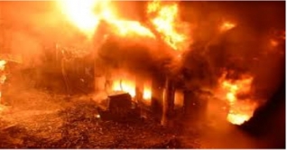 না.গঞ্জে আগুনে নারী-শিশুসহ একই পরিবারে দগ্ধ ৮