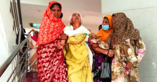 এক মাস ধরে হাসপাতালের লিফট বন্ধ, দুর্ভোগে রোগীরা