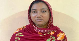 বাচ্চা কোলে নিয়ে ঘুরে ঘুরে, সুযোগ বুঝে চুরি বাচ্চা কোলে নিয়ে ঘুরে ঘুরে, সুযোগ বুঝে চুরি