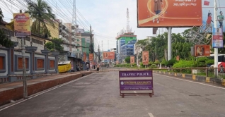 গাড়ি নেই, অফিস খোলা, আজও পথে সঙ্গী ভোগান্তি গাড়ি নেই, অফিস খোলা, আজও পথে সঙ্গী ভোগান্তি