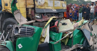 নরসিংদীতে দুর্ঘটনায় নিহত নারীসহ ৬ জনের পরিচয় মিলেছে নরসিংদীতে দুর্ঘটনায় নিহত নারীসহ ৬ জনের পরিচয় মিলেছে