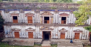 ধূসর স্মৃতির অতলে মুরাদনগরের জমিদার বাড়িগুলো