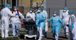 বিশ্বজুড়ে দৈনিক মৃত্যুর সংখ্যা আরও কমেছে