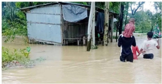 বন্যা-পাহাড়ধসে কক্সবাজারে ২৬ প্রাণহানি, দুর্বিষহ মানুষের জীবন বন্যা-পাহাড়ধসে কক্সবাজারে ২৬ প্রাণহানি, দুর্বিষহ মানুষের জীবন