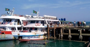 ৩ নম্বর সতর্ক সংকেত: সেন্টমার্টিনে জাহাজ চলাচল বন্ধ