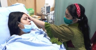 রোজিনার ফেসবুক আইডি হ্যাক, স্ট্যাটাসে দায় নেবে না পরিবার