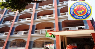 চুল বেণি করায় ছাত্রীদের মারধর, প্রতিবাদে শিক্ষিকার মাথা ন্যাড়া