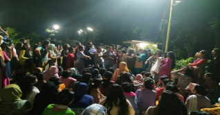 চবি উপাচার্য ভবনের সামনে ছাত্রীদের বিক্ষোভ চবি উপাচার্য ভবনের সামনে ছাত্রীদের বিক্ষোভ