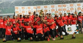 বরিশালকে হারিয়ে চ্যাম্পিয়ন কুমিল্লা বরিশালকে হারিয়ে চ্যাম্পিয়ন কুমিল্লা