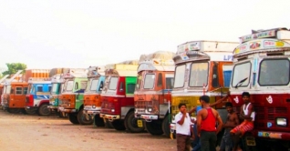 দ্বিতীয় দিনের মতো বেনাপোলে আমদানি-রপ্তানি বন্ধ