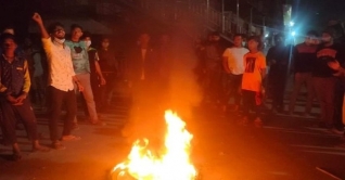 বাসে জবি ছাত্রীকে শ্লীলতাহানি, শিক্ষার্থীদের সড়ক অবরোধ বাসে জবি ছাত্রীকে শ্লীলতাহানি, শিক্ষার্থীদের সড়ক অবরোধ