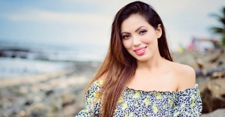 বর্ণবিদ্বেষী মন্তব্য করে গ্রেফতার হলেন মুনমুন?