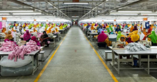 ইইউ বাজারে বাংলাদেশের পোশাক রপ্তানি কমল ২৫%