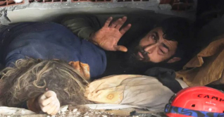 স্ত্রীর মরদেহের পাশে জীবিত যে প্রাণ