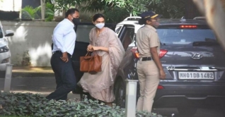 জিজ্ঞাসাবাদের জন্য মাদক নিয়ন্ত্রণ দপ্তরে দীপিকা জিজ্ঞাসাবাদের জন্য মাদক নিয়ন্ত্রণ দপ্তরে দীপিকা