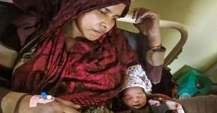 দিল্লিতে অন্তঃসত্ত্বার পেটে লাথি, এতেও জন্ম নিলো ‘মিরাকল শিশু’ দিল্লিতে অন্তঃসত্ত্বার পেটে লাথি, এতেও জন্ম নিলো ‘মিরাকল শিশু’