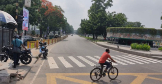 ঢাকা শহর অনেকটা ফাঁকা, সতর্ক আইনশৃঙ্খলা বাহিনী ঢাকা শহর অনেকটা ফাঁকা, সতর্ক আইনশৃঙ্খলা বাহিনী