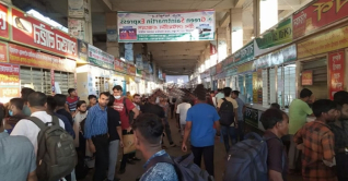 ঈদে ফাঁকা হচ্ছে ঢাকা, মহাসড়কে বাড়ছে চাপ