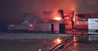 ২৮ ঘণ্টা ধরে জ্বলছে কনটেইনার ডিপোর আগুন