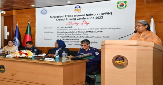 নারী পুলিশ অত্যন্ত দক্ষতার সাথে দেশে-বিদেশে দায়িত্ব পালন করছে