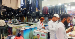 ভিড় নেই দর্জির দোকানে ভিড় নেই দর্জির দোকানে