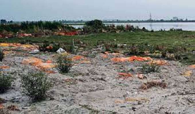 গঙ্গার তীরে হাজার হাজার দেহ, ভয়ঙ্কর ছবি উত্তরপ্রদেশজুড়ে