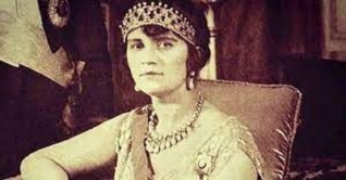 আফগান রানি সুরাইয়া, নিজের হিজাব ছিঁড়েছিলেন যিনি 